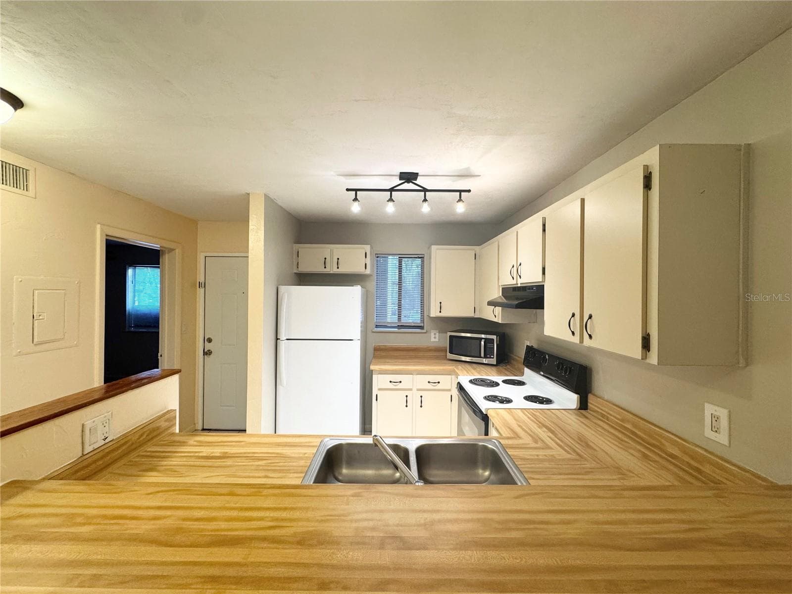 Condominium at 109 SE 16TH AVE #Q101, GAINESVILLE, photo 5 of 15