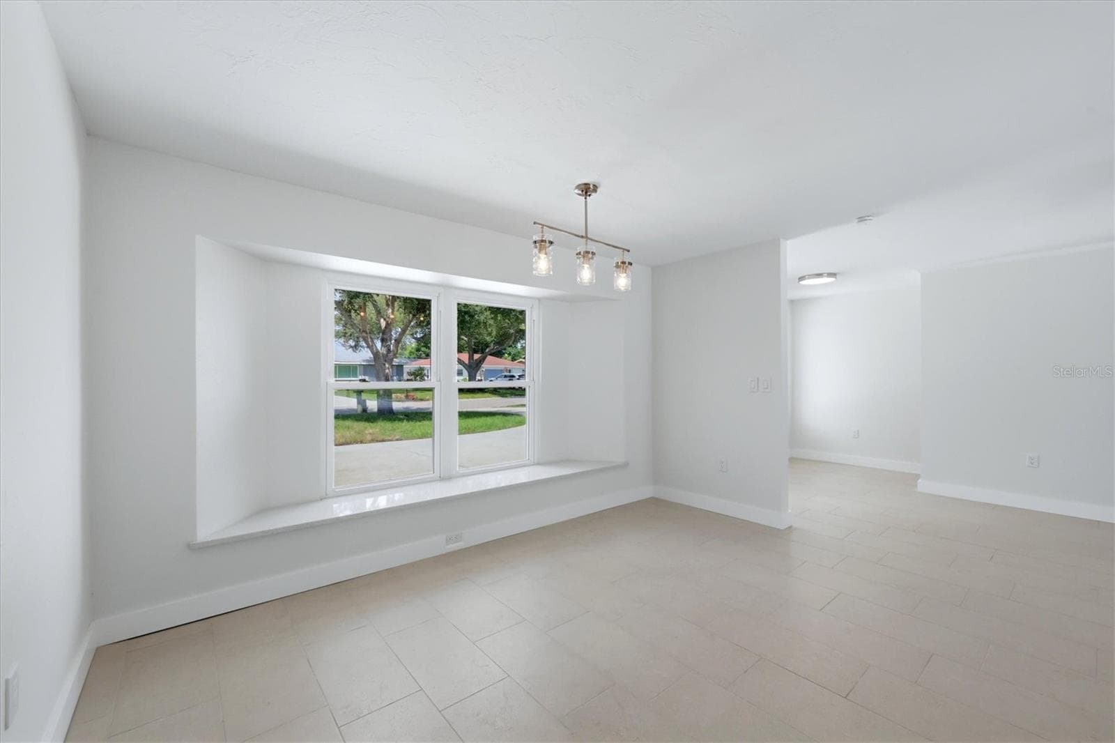 Single Family Residence at 286 MOUNT VERNON DR, VENICE, photo 5 of 45