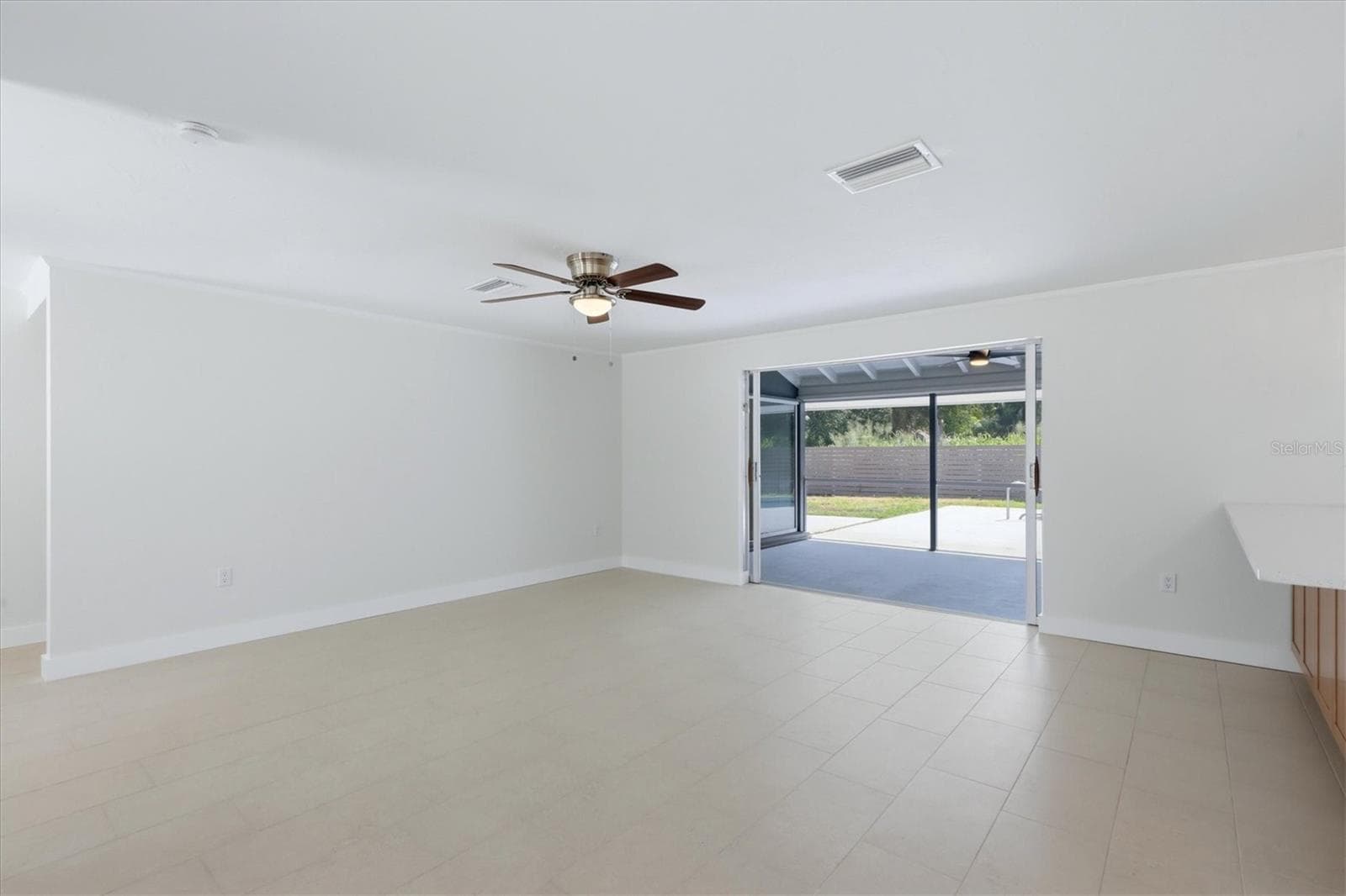 Single Family Residence at 286 MOUNT VERNON DR, VENICE, photo 6 of 45
