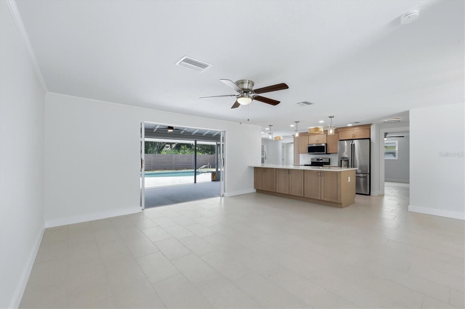Single Family Residence at 286 MOUNT VERNON DR, VENICE, photo 7 of 45