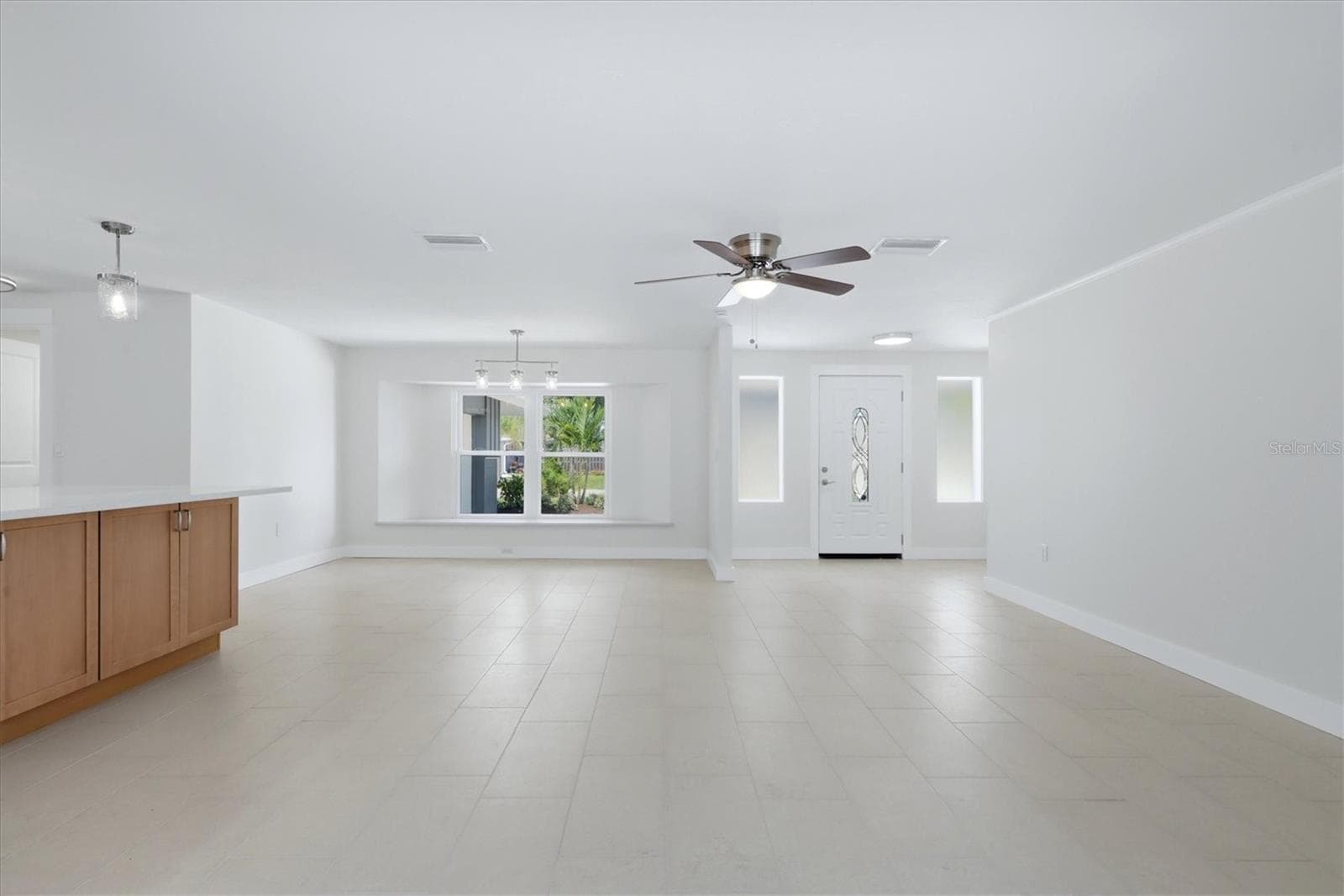 Single Family Residence at 286 MOUNT VERNON DR, VENICE, photo 9 of 45
