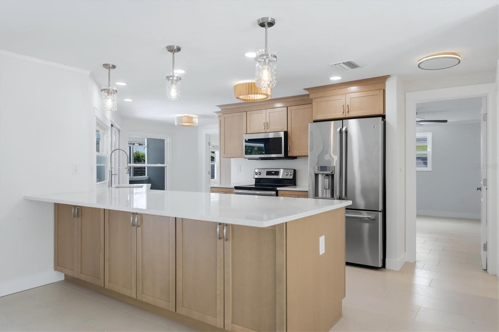 Single Family Residence at 286 MOUNT VERNON DR, VENICE, photo 10 of 45