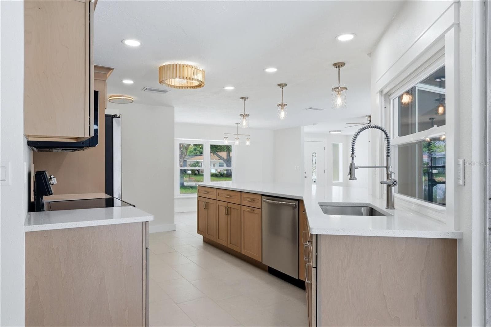 Single Family Residence at 286 MOUNT VERNON DR, VENICE, photo 11 of 45