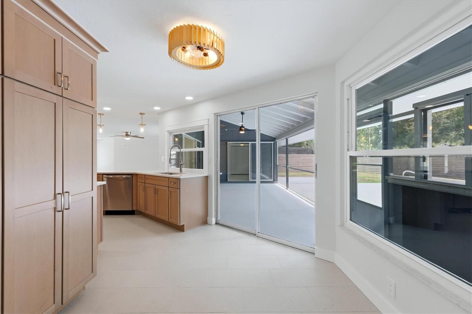 Single Family Residence at 286 MOUNT VERNON DR, VENICE, photo 14 of 45