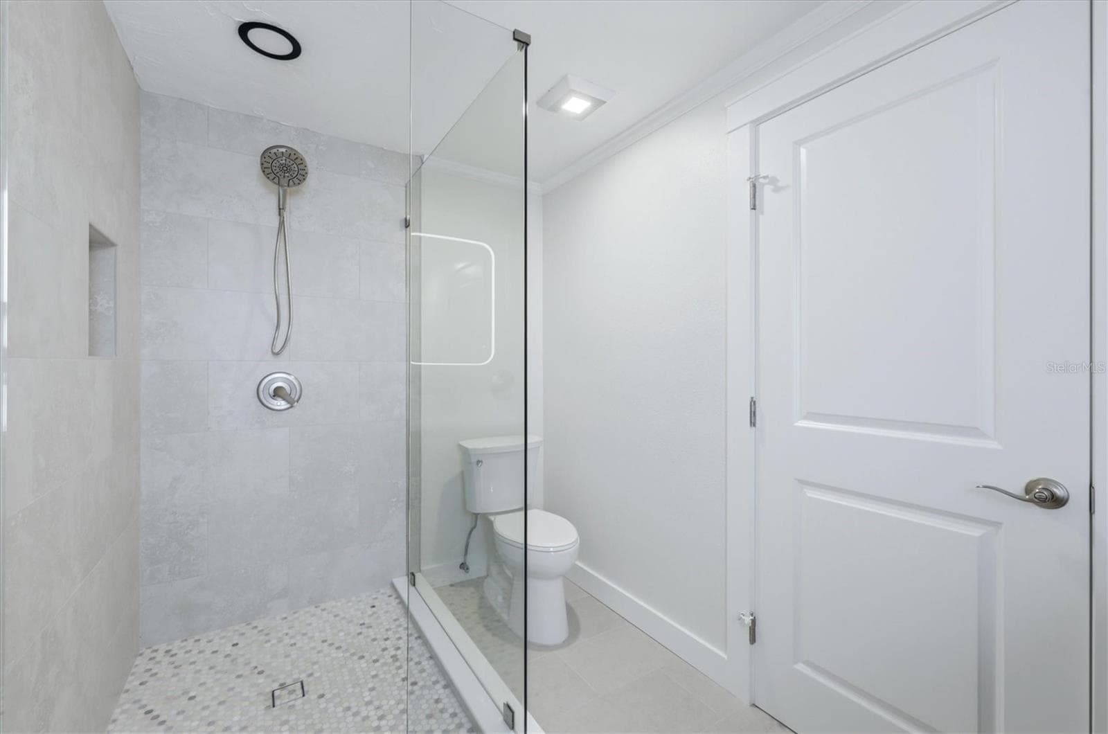 Single Family Residence at 286 MOUNT VERNON DR, VENICE, photo 23 of 45