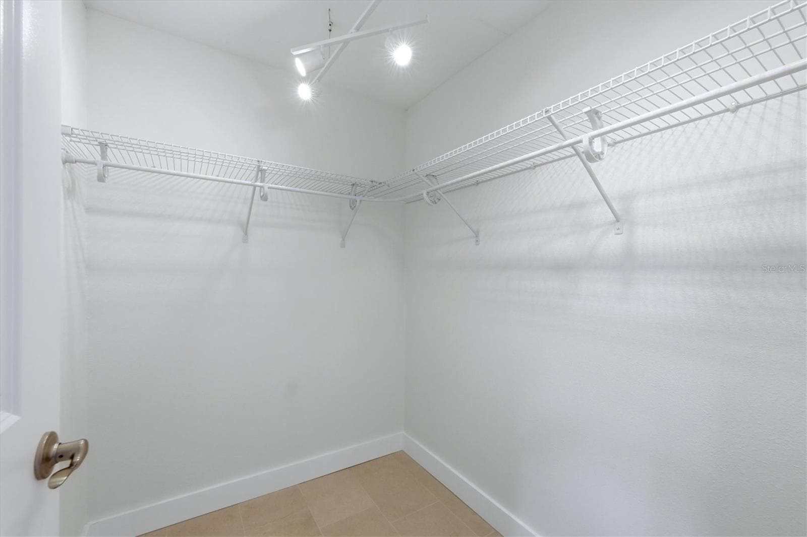 Single Family Residence at 286 MOUNT VERNON DR, VENICE, photo 24 of 45