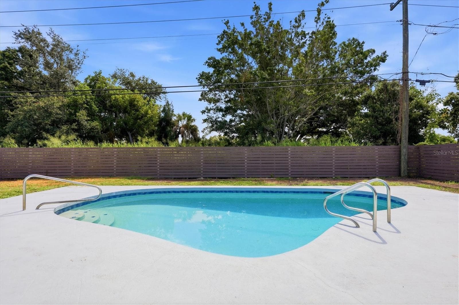 Single Family Residence at 286 MOUNT VERNON DR, VENICE, photo 32 of 45