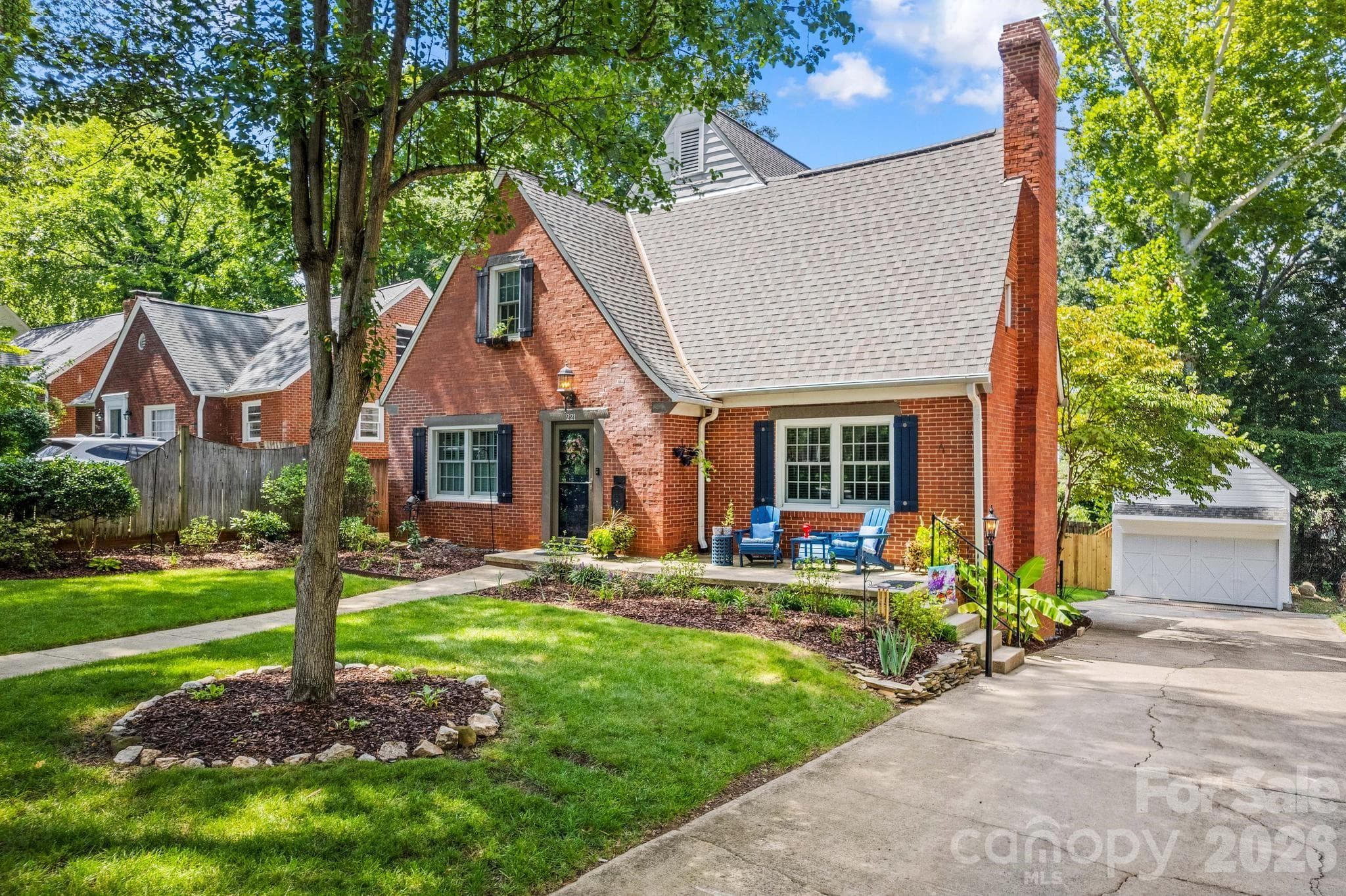 Single Family Residence at 221 Woodrow Avenue, High Point, photo 3 of 47