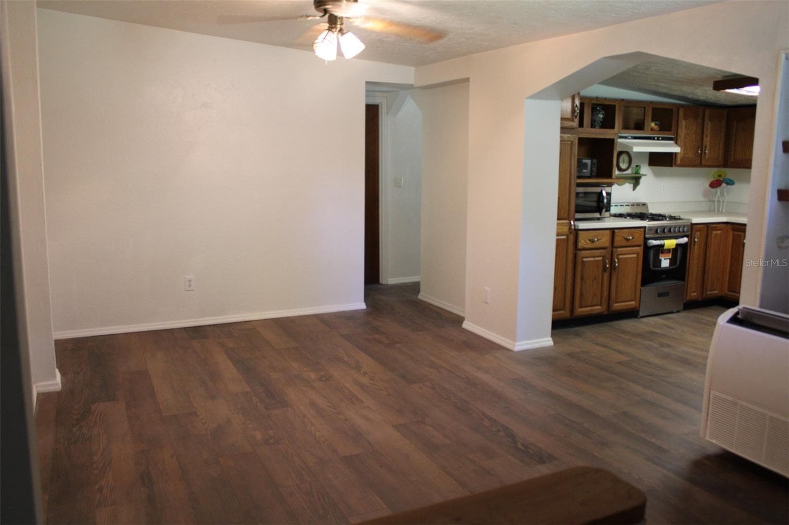 Livingroom view - 15764 NE 235TH PL, FORT MC COY