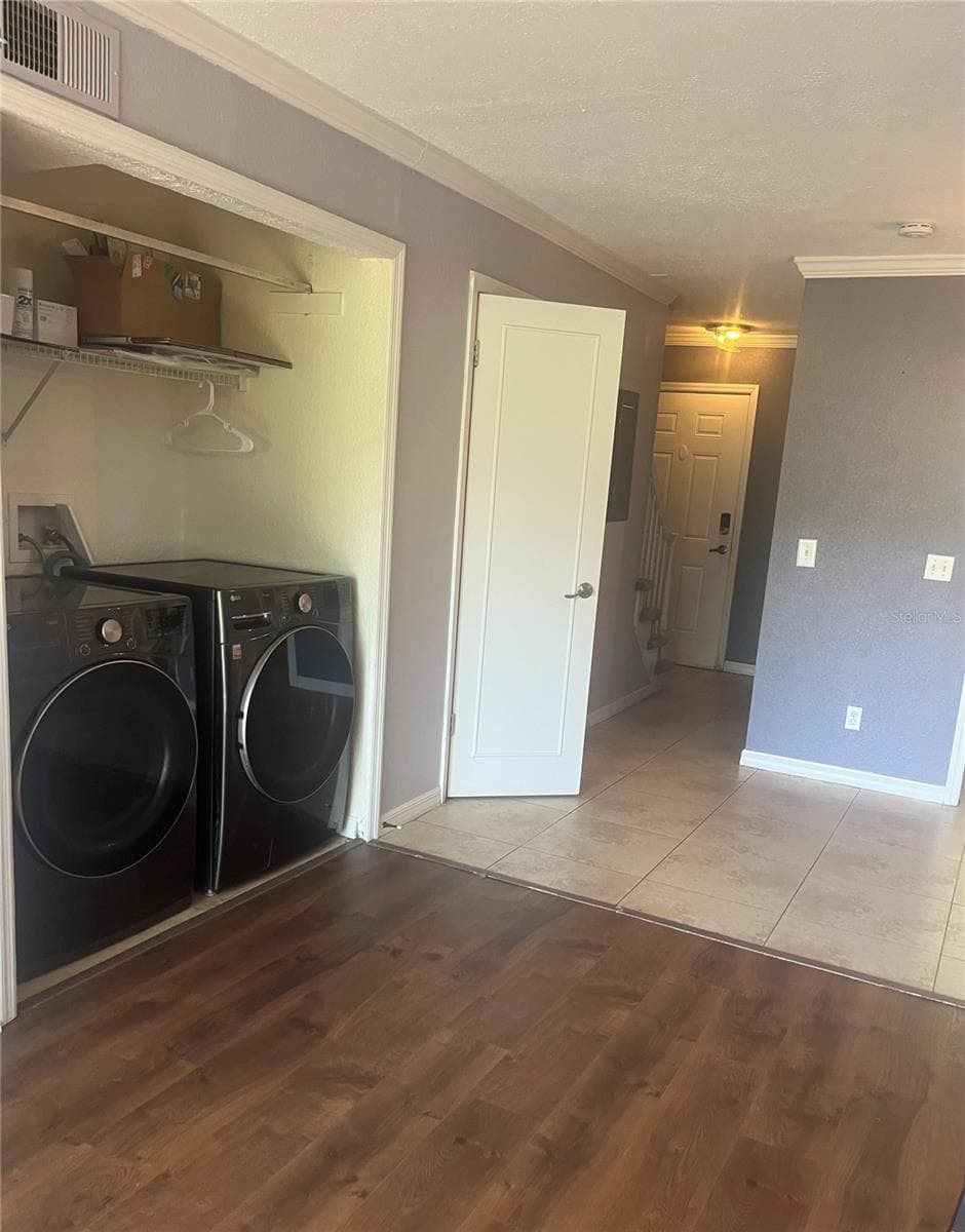 Washer and dryer - 13709 JUNIPER BLOSSOM DR #0, TAMPA