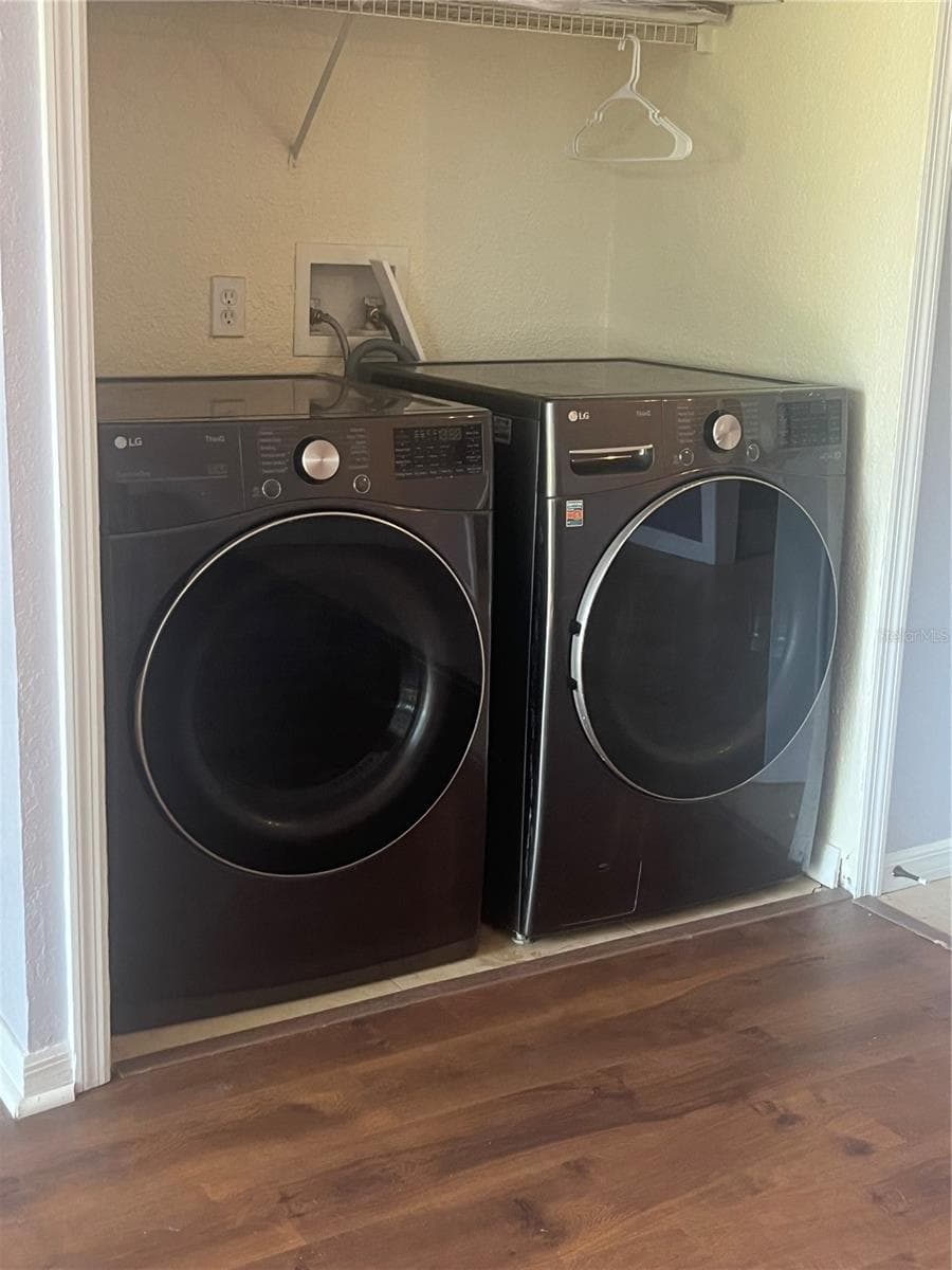 Washer and dryer - 13709 JUNIPER BLOSSOM DR #0, TAMPA