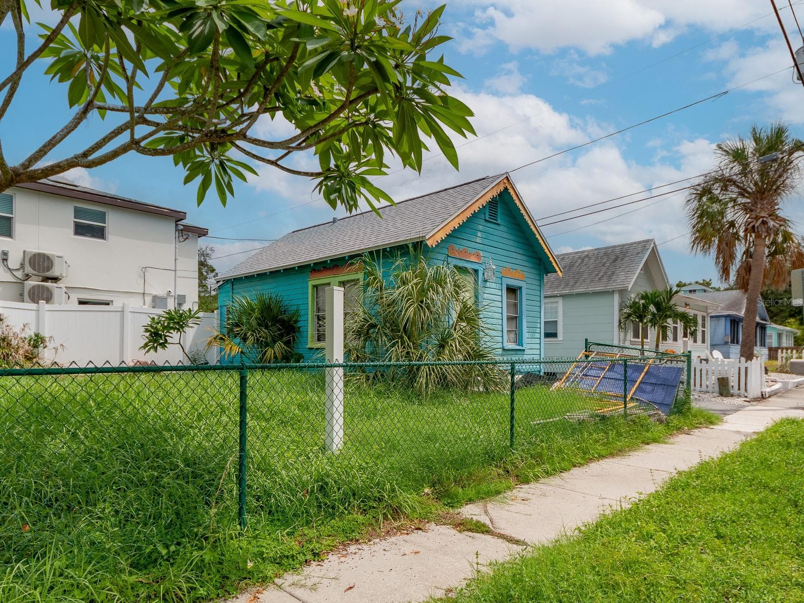 unit 4 separate wood frame - 2938 BEACH BLVD S, GULFPORT
