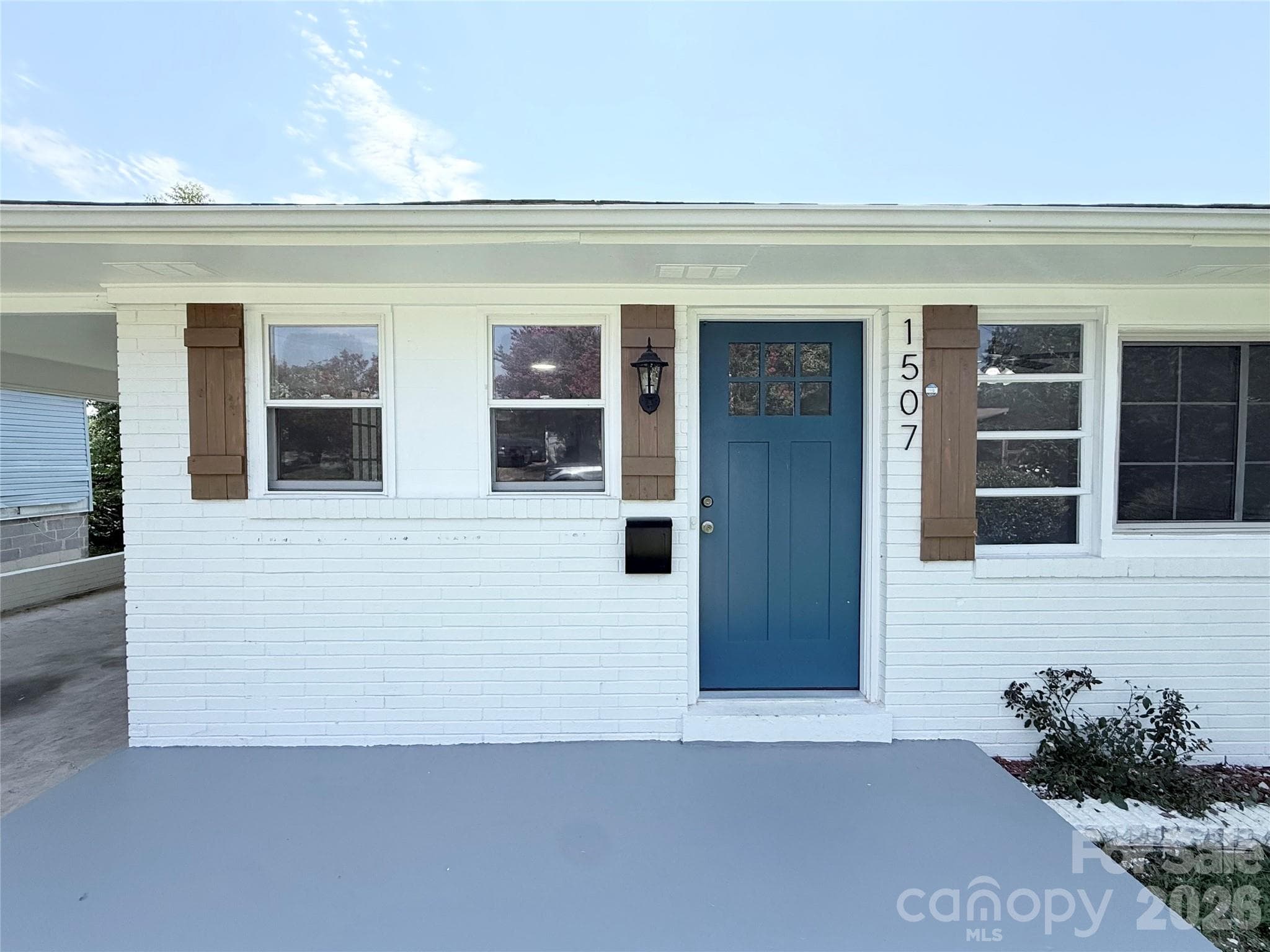 Front porch - 1507 W Horah Street, Salisbury