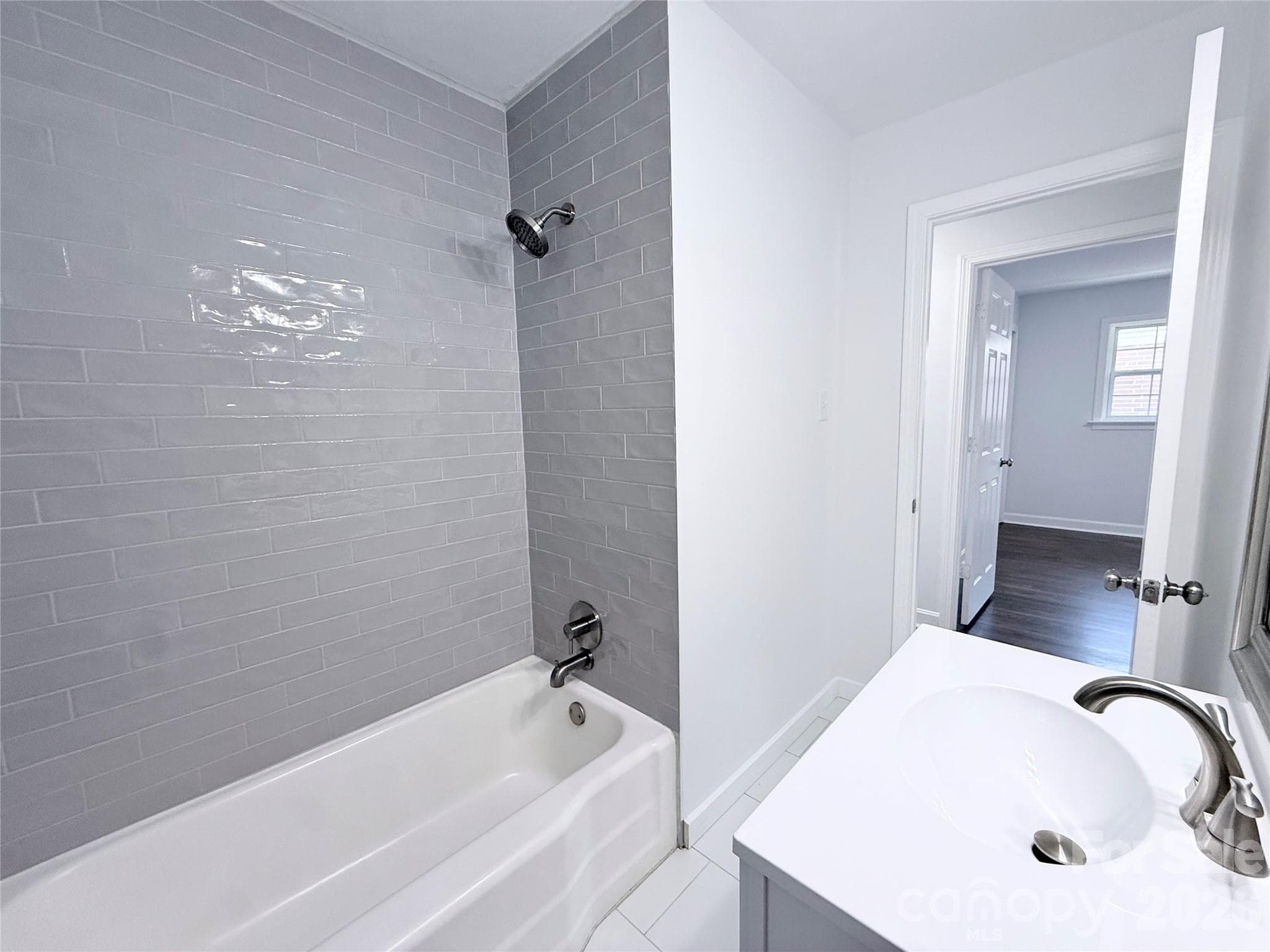 Full bathroom - 1507 W Horah Street, Salisbury