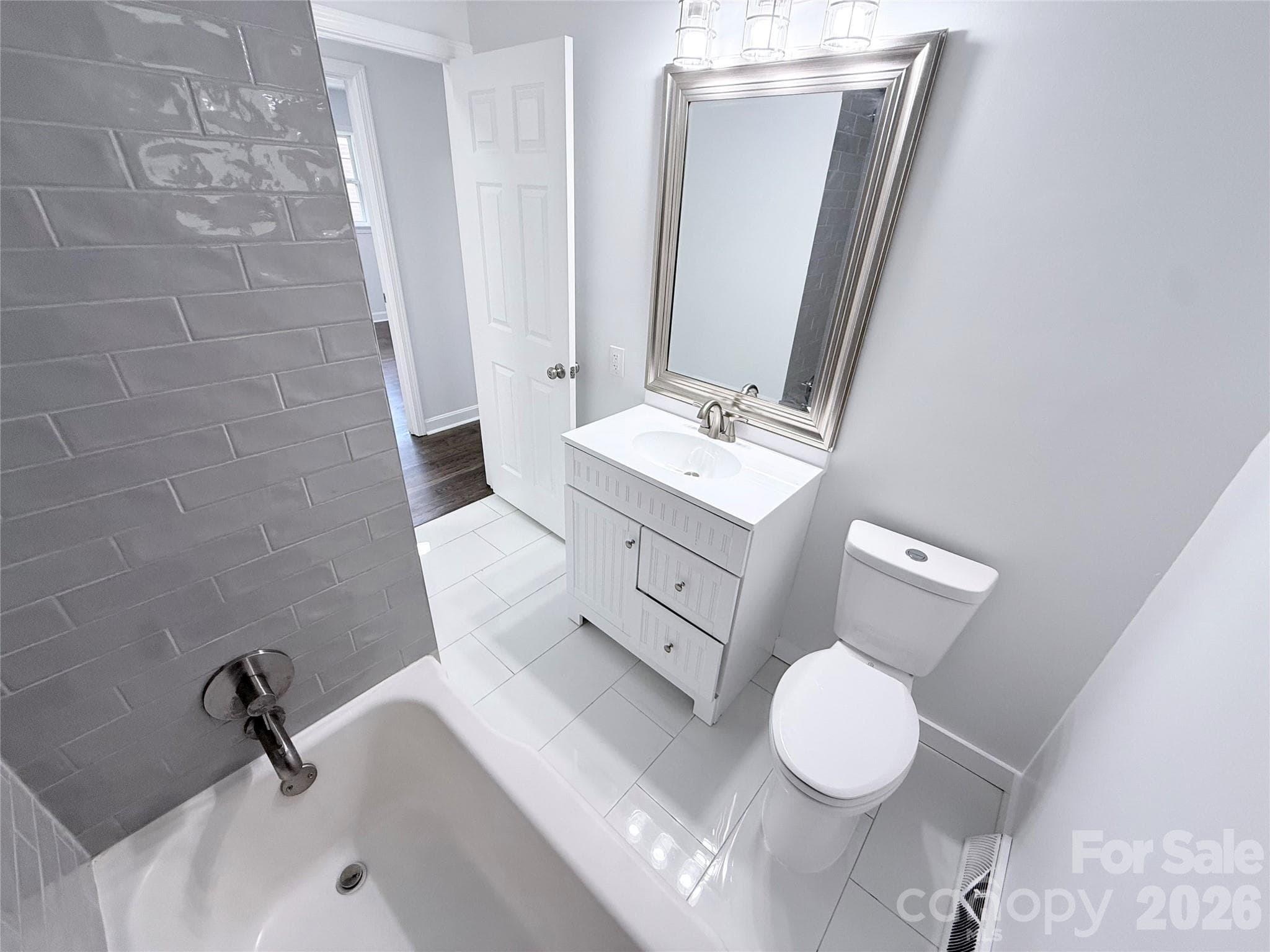 Full bathroom - 1507 W Horah Street, Salisbury