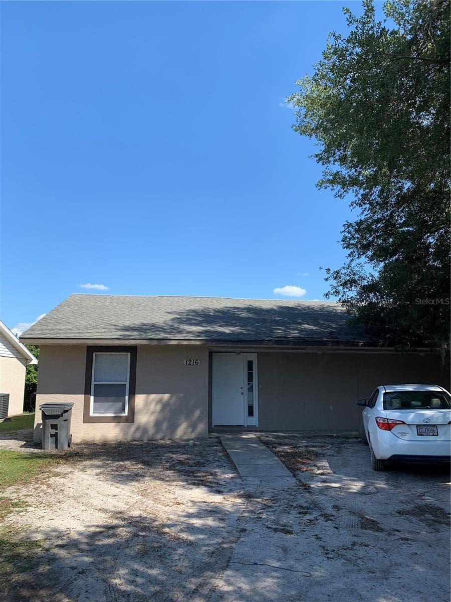 1216 FAIRWAY DR