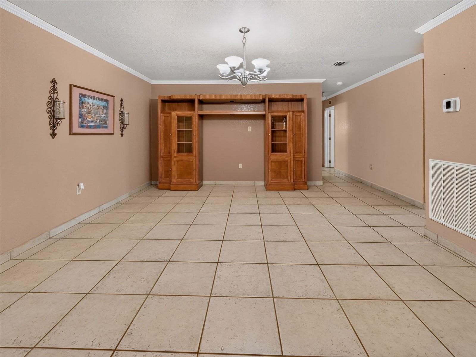 Single Family Residence at 8516 TWIN LAKE BLVD, TAMPA, photo 6 of 50