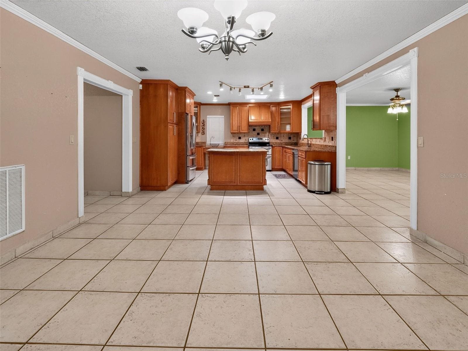 Single Family Residence at 8516 TWIN LAKE BLVD, TAMPA, photo 7 of 50