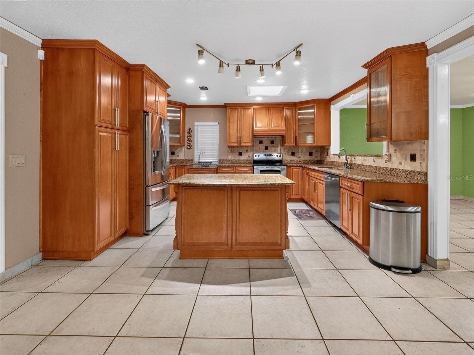 Single Family Residence at 8516 TWIN LAKE BLVD, TAMPA, photo 8 of 50