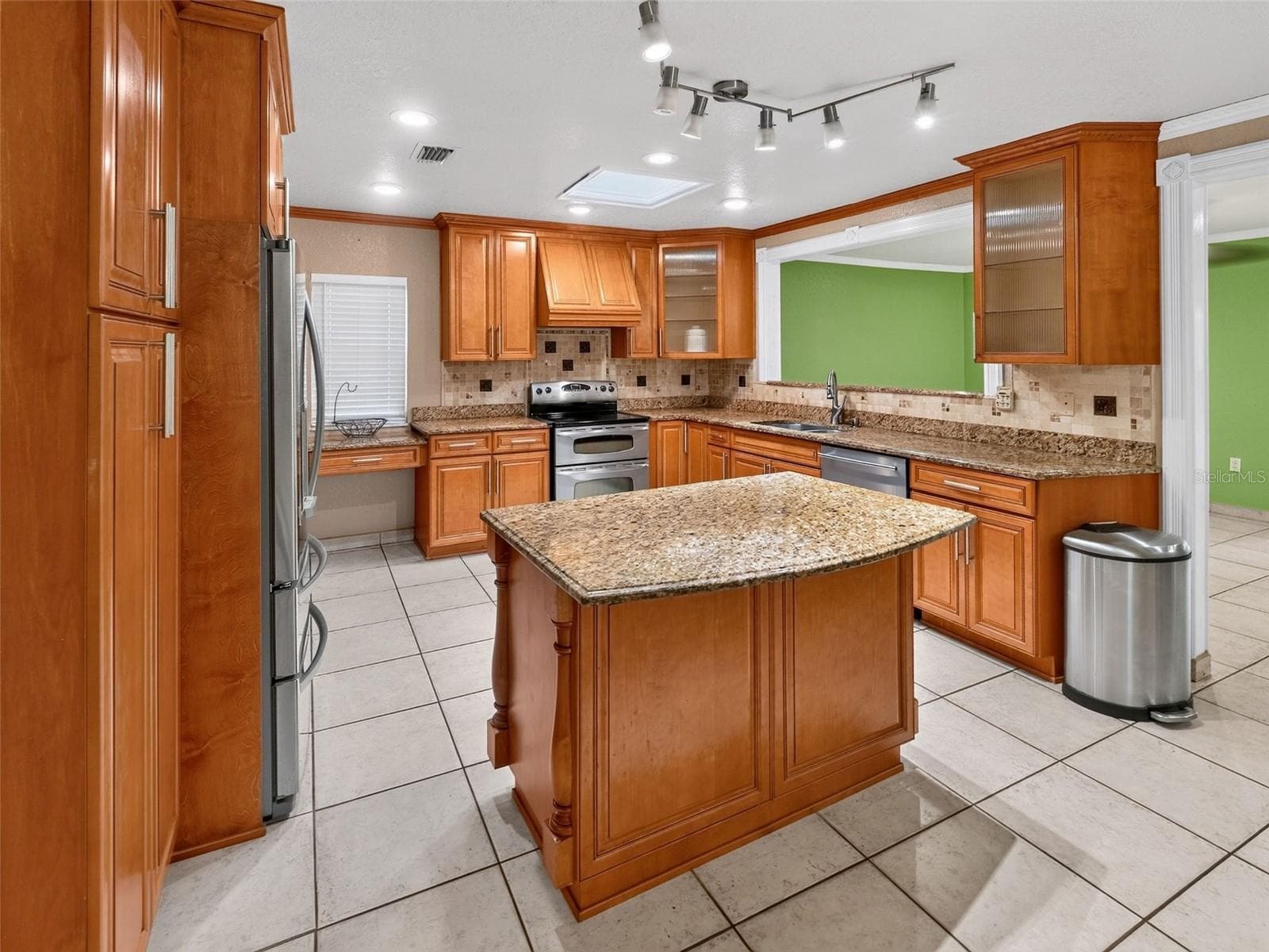 Single Family Residence at 8516 TWIN LAKE BLVD, TAMPA, photo 10 of 50