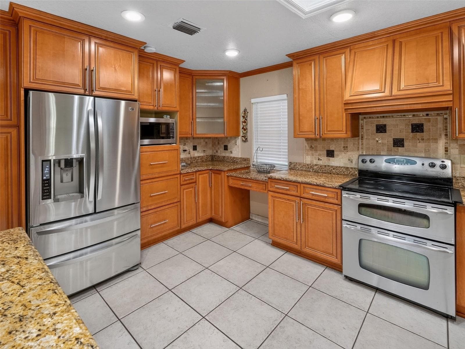 Single Family Residence at 8516 TWIN LAKE BLVD, TAMPA, photo 11 of 50