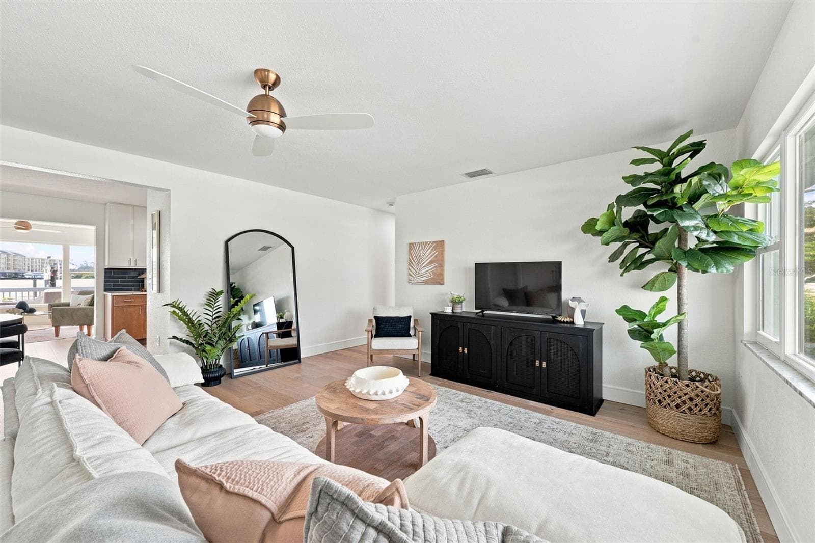 Nice space for relaxing or entertaining. - 360 145TH AVE E, MADEIRA BEACH
