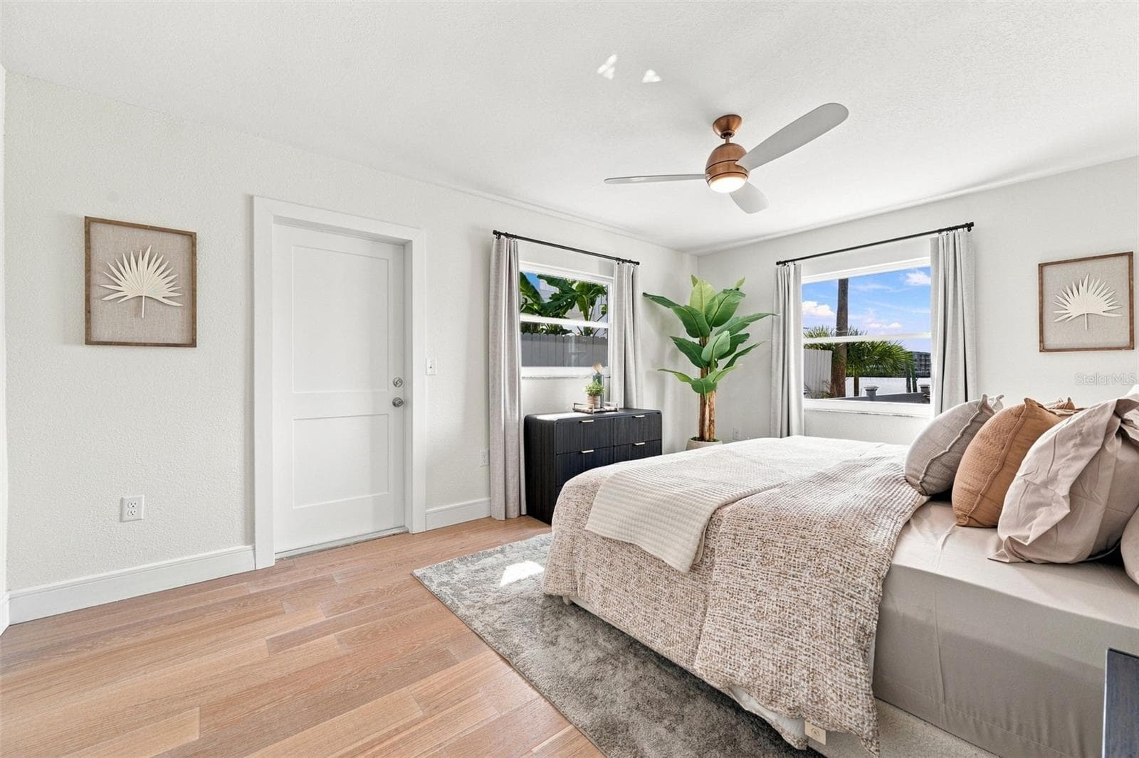 Spacious and waterfront primary bedroom with private entrance. - 360 145TH AVE E, MADEIRA BEACH