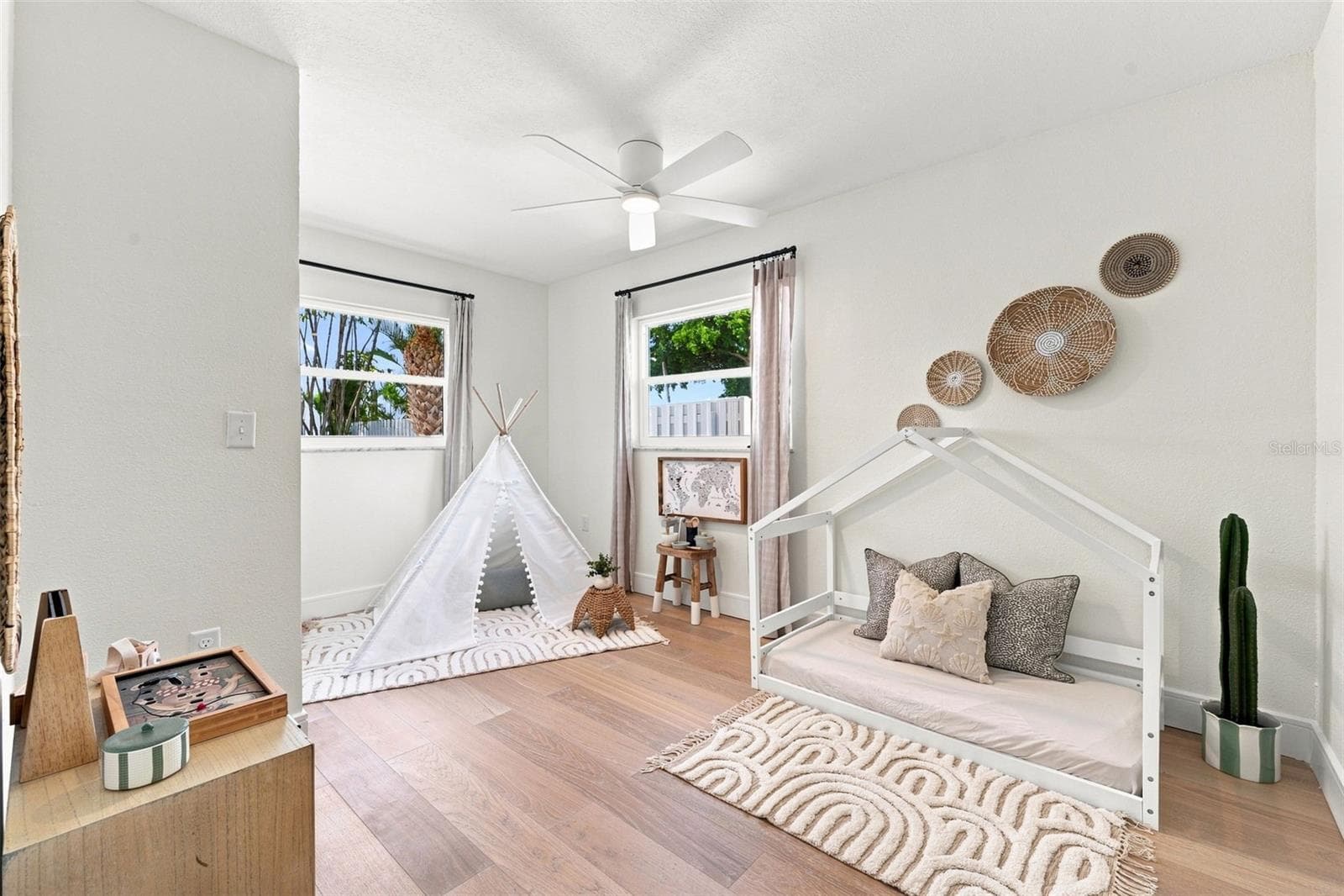 This guest bedroom is also waterfront. Spacious, light, and bright! - 360 145TH AVE E, MADEIRA BEACH