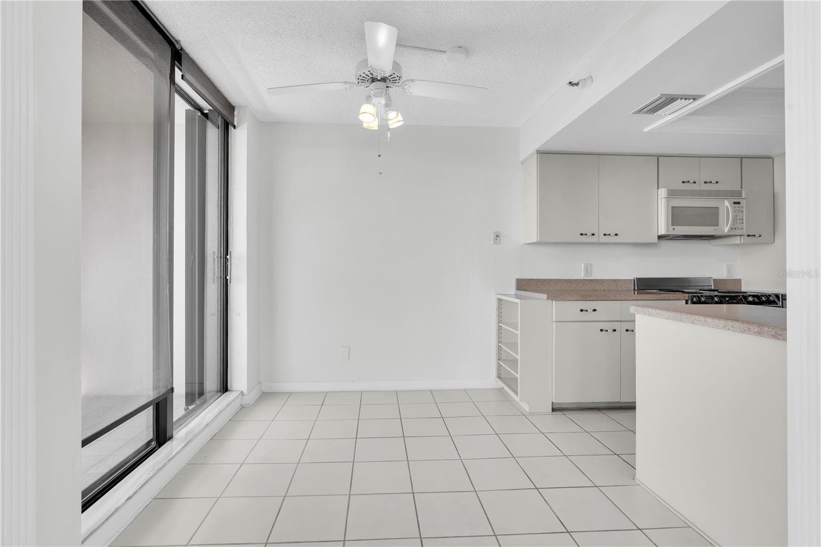 Dinette - 5950 PELICAN BAY PLZ S #601, GULFPORT