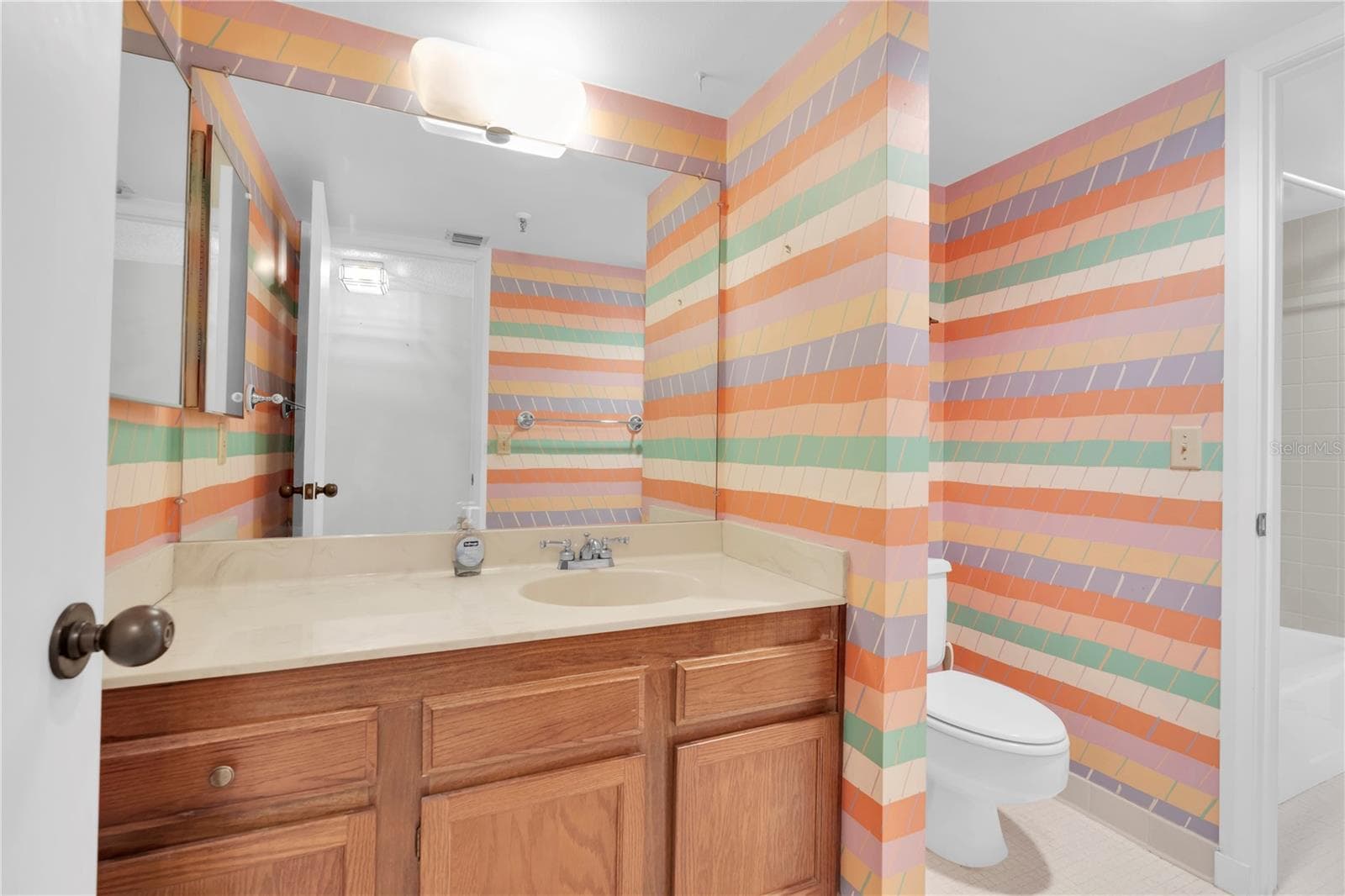 Hall Bath - 5950 PELICAN BAY PLZ S #601, GULFPORT
