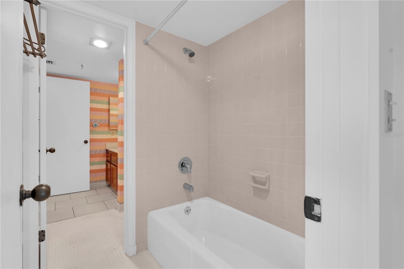 Hall Bath - 5950 PELICAN BAY PLZ S #601, GULFPORT