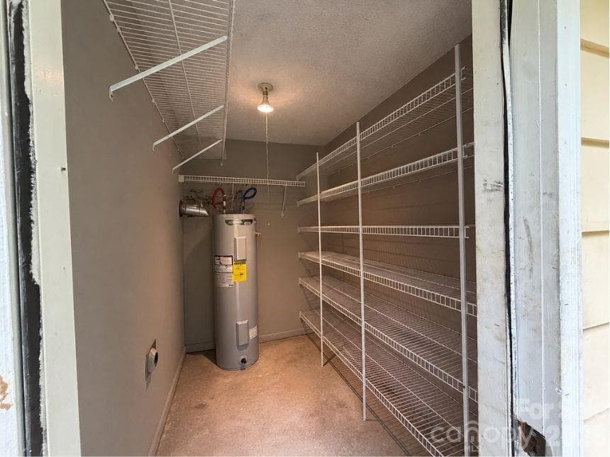 Single Family Residence at 2208 Pinebrook Circle, Charlotte, photo 33 of 43