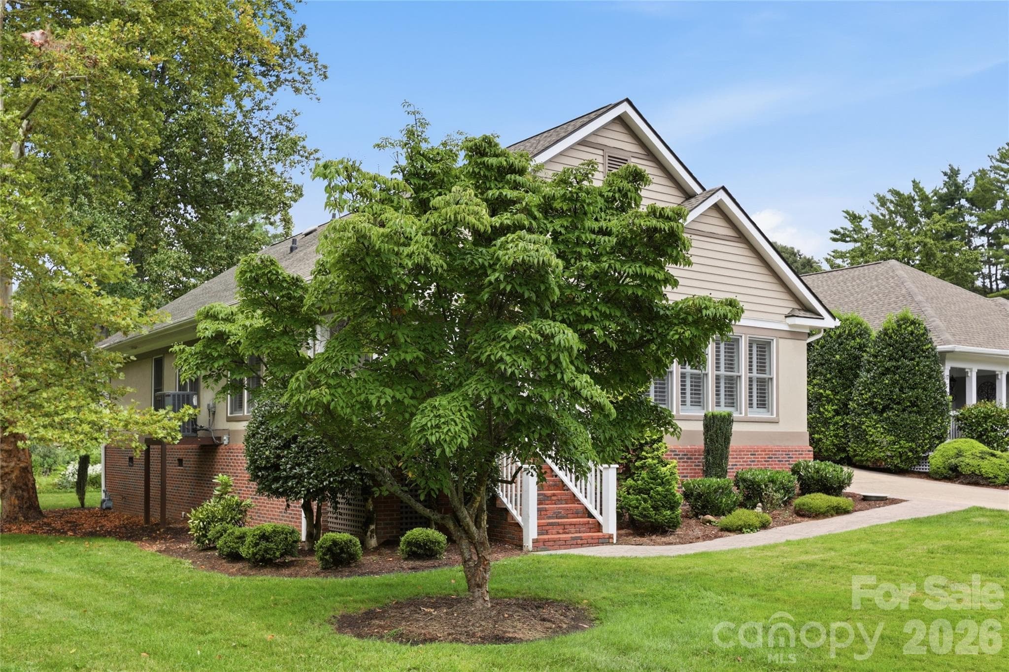 Beautiful setting with old growth trees - 18 Creekside Way, Asheville