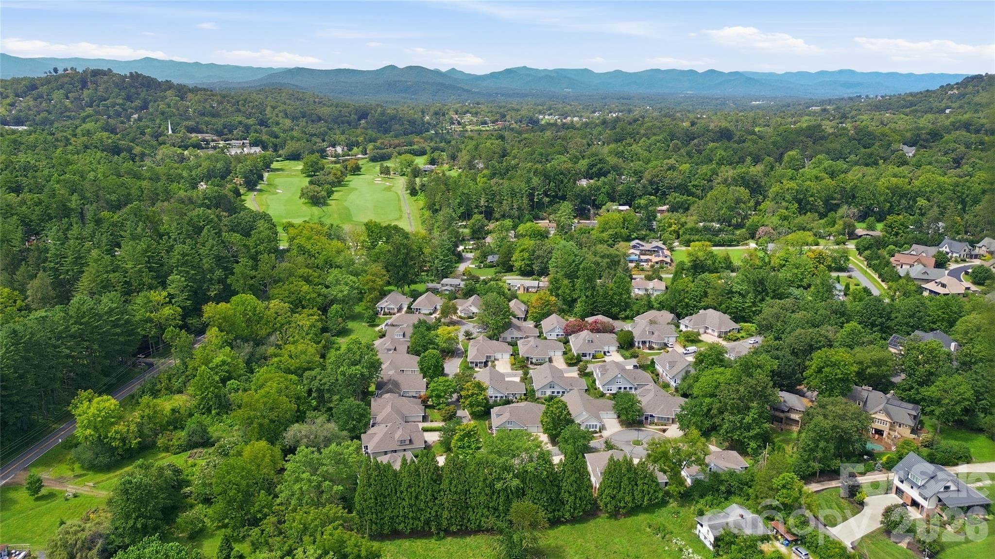 Offering a refreshing and relaxing mountain lifestyle - 18 Creekside Way, Asheville