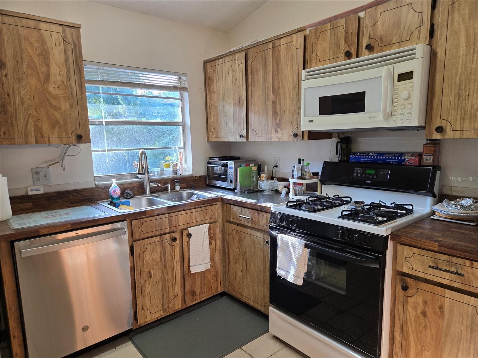 Single Family Residence at 827 RILL DR, ALTAMONTE SPRINGS, photo 10 of 21