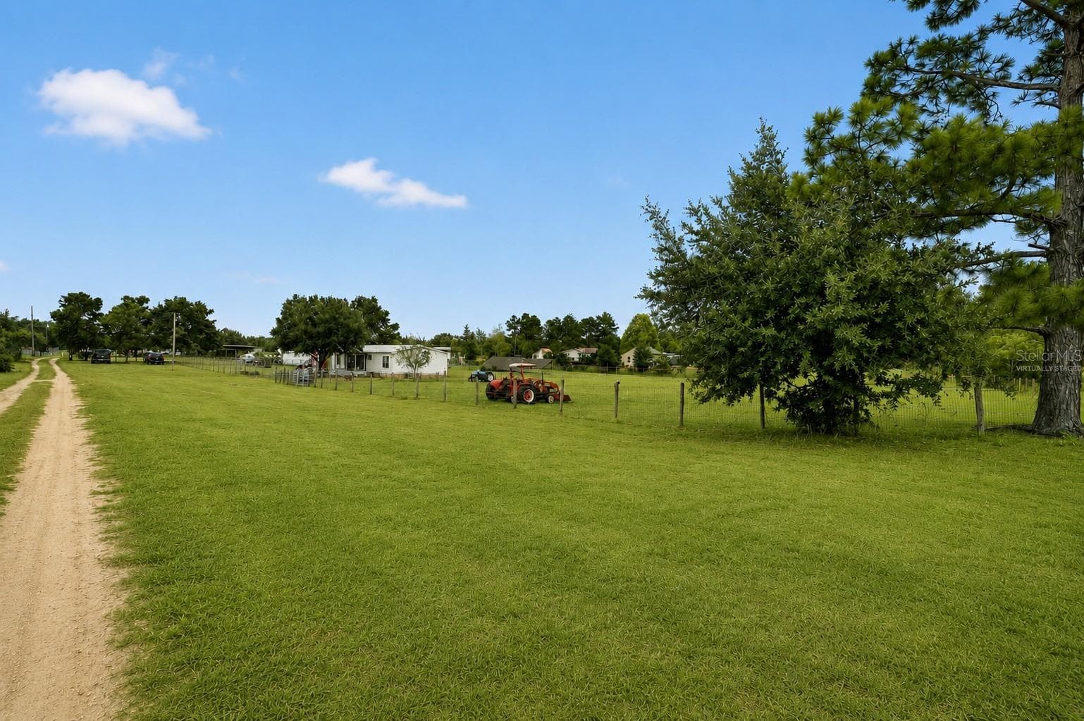Driveway, Front Pasture - 15355 SE 113TH STREET RD, OCKLAWAHA