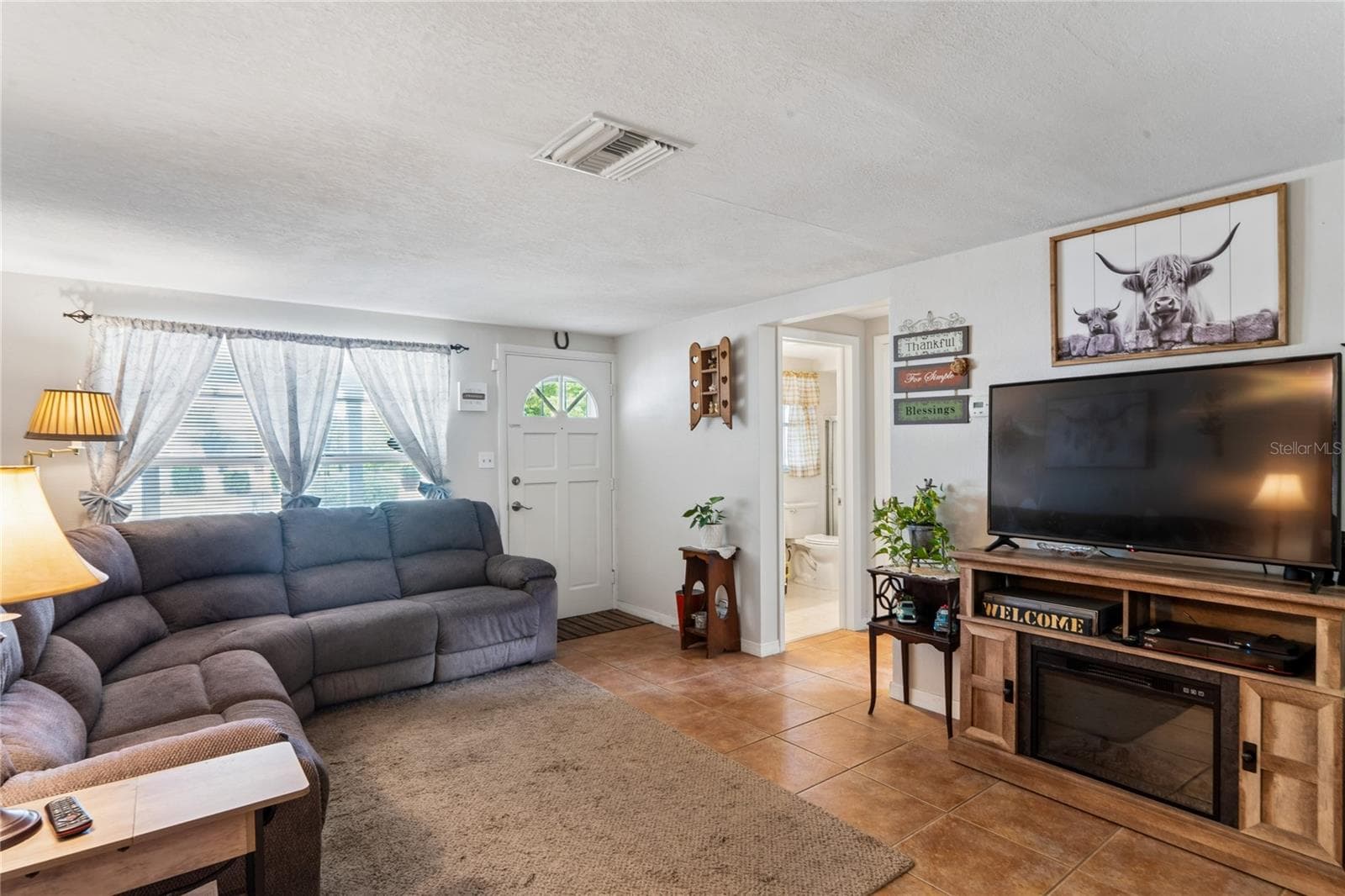 Single Family Residence at 7106 PALISADE DR, PORT RICHEY, photo 12 of 51