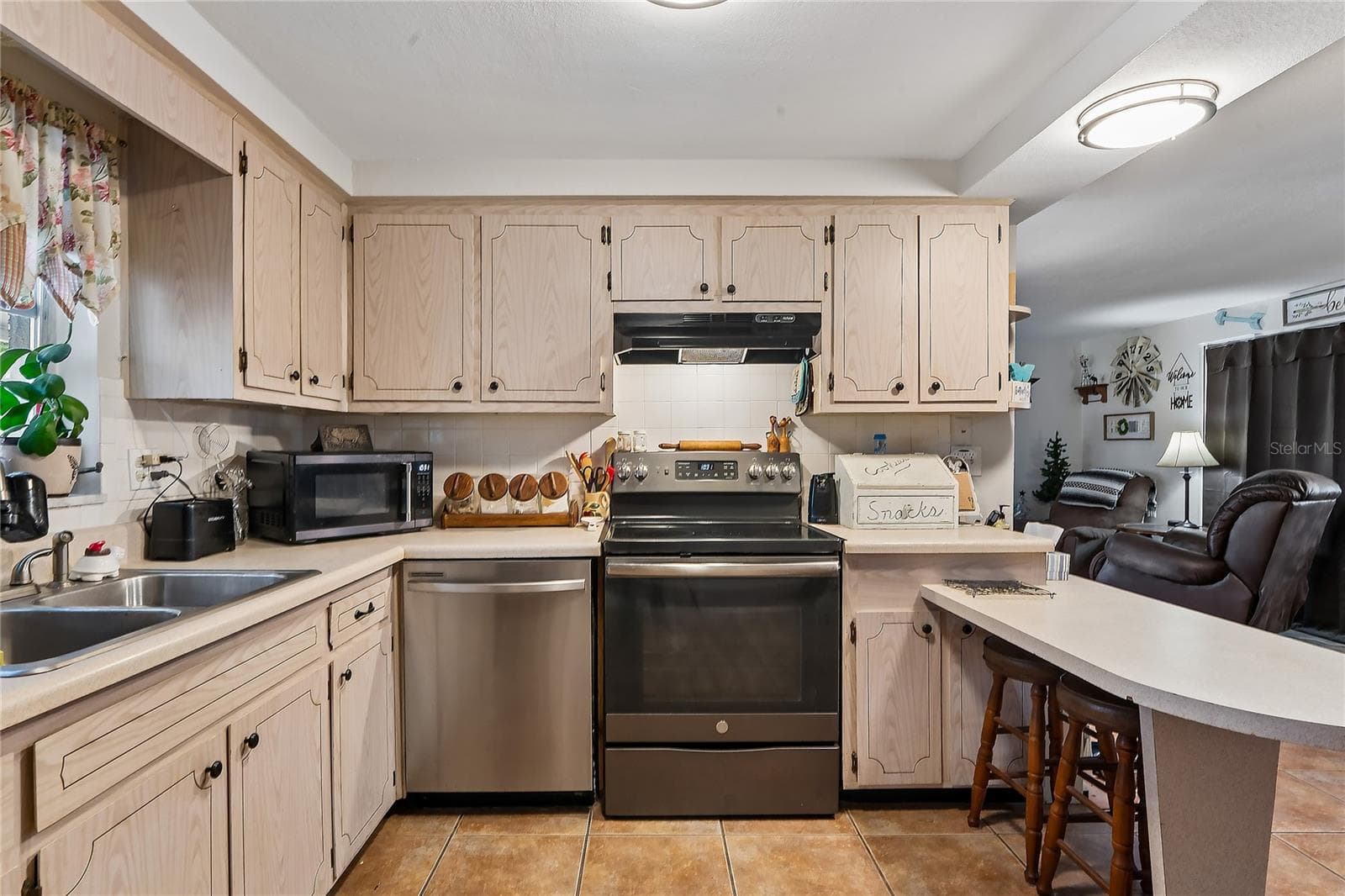 Single Family Residence at 7106 PALISADE DR, PORT RICHEY, photo 16 of 51