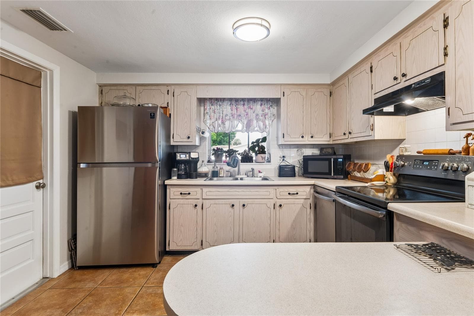 Single Family Residence at 7106 PALISADE DR, PORT RICHEY, photo 17 of 51