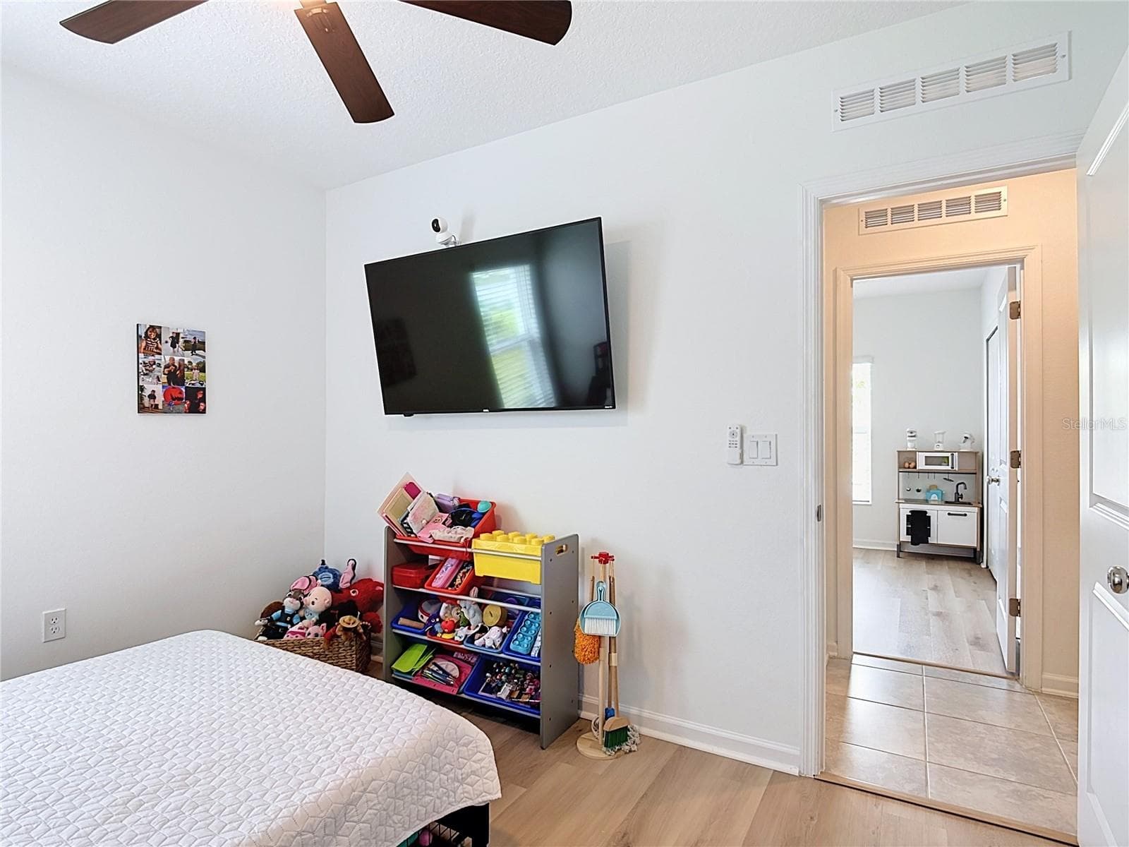 Split floor plan Guest Bedroom #1 located in the front - 4782 CLOISTER ST, KISSIMMEE