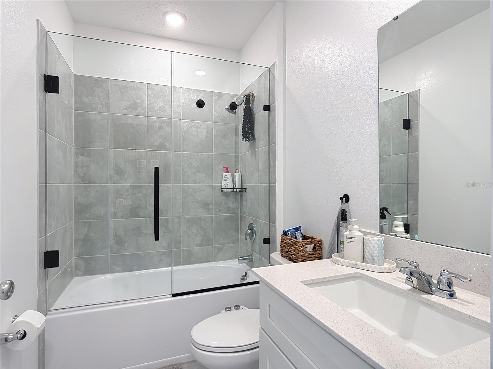 Guest Bathroom Frameless Doors - 4782 CLOISTER ST, KISSIMMEE