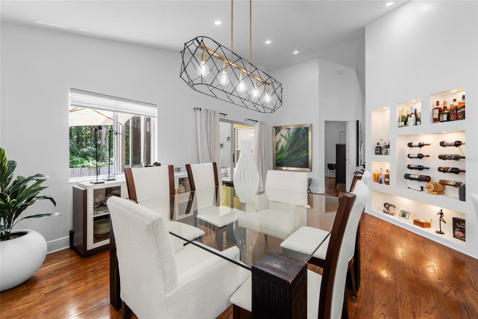 Single Family Residence at 9720 FREDERICKSBURG RD, TAMPA, photo 9 of 37