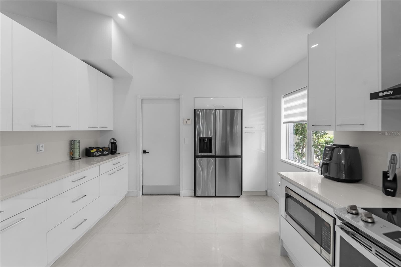 Single Family Residence at 9720 FREDERICKSBURG RD, TAMPA, photo 15 of 37
