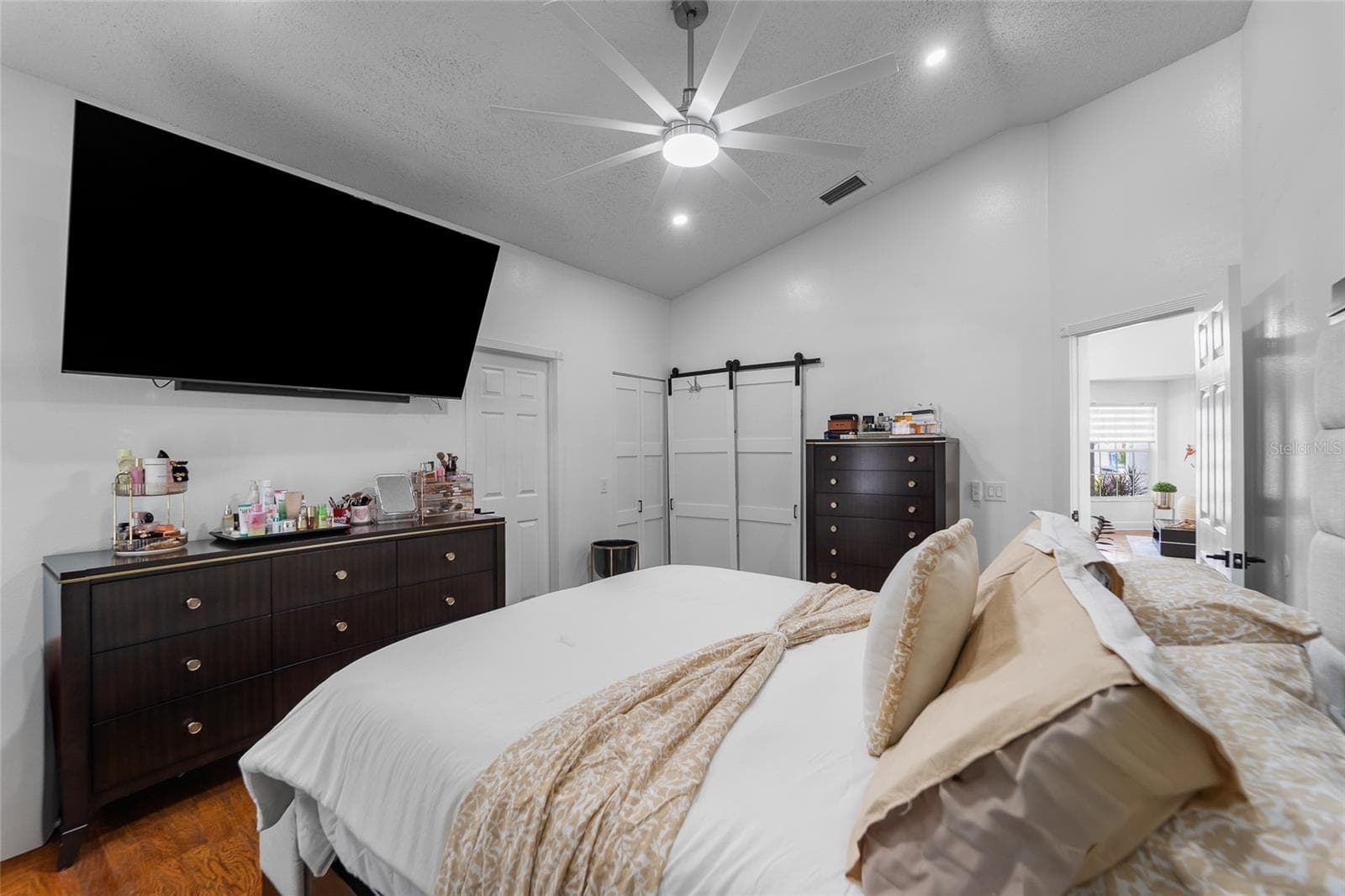 Single Family Residence at 9720 FREDERICKSBURG RD, TAMPA, photo 19 of 37