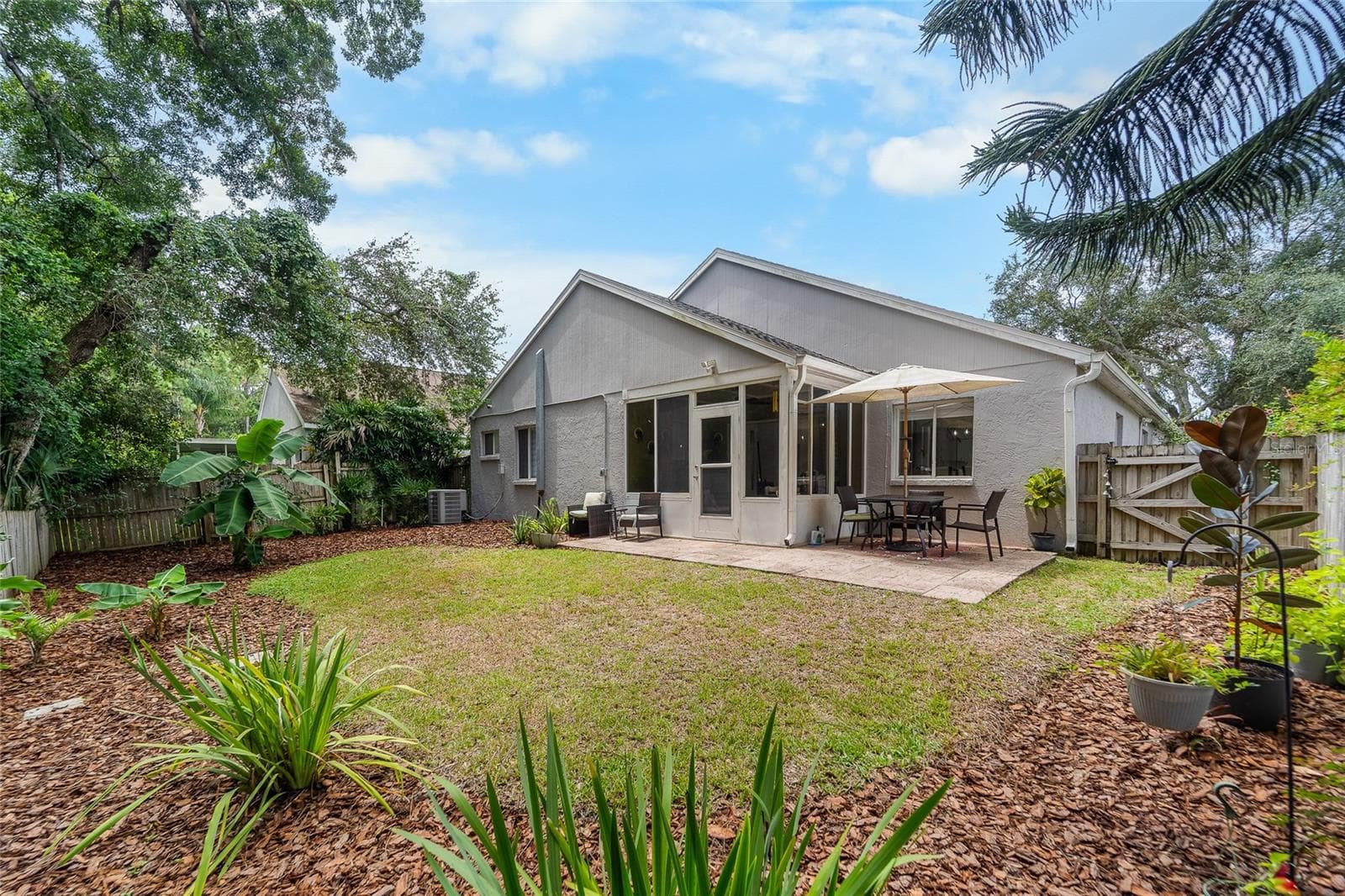 Single Family Residence at 9720 FREDERICKSBURG RD, TAMPA, photo 32 of 37