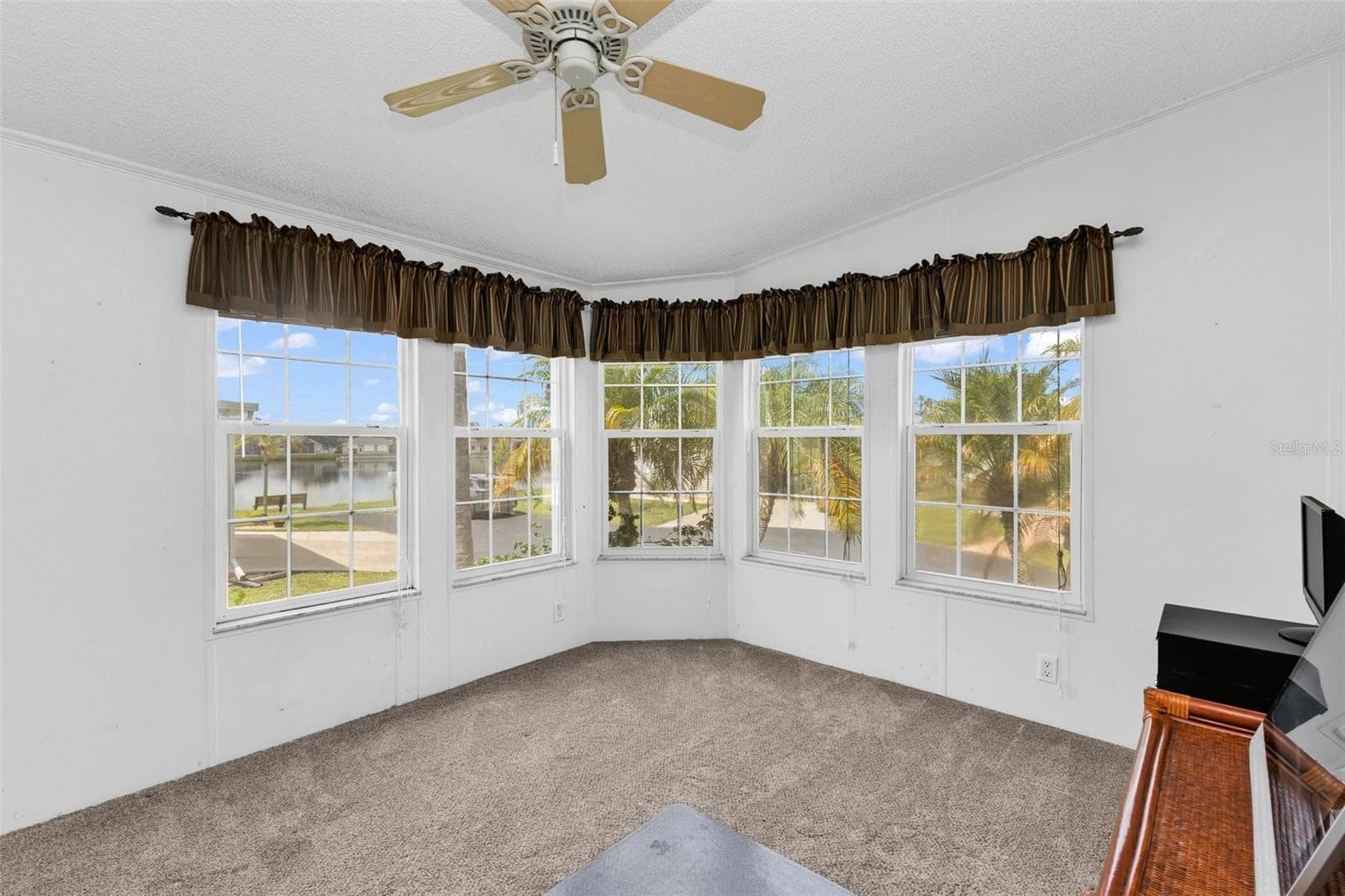 Den Overlooking the water - 1000 KINGS HWY #380, PORT CHARLOTTE
