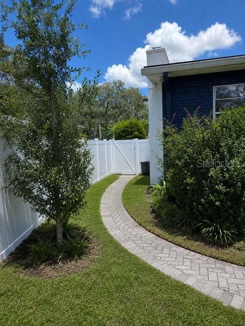 Single Family Residence at 11710 NORTH DR, TAMPA, photo 21 of 32