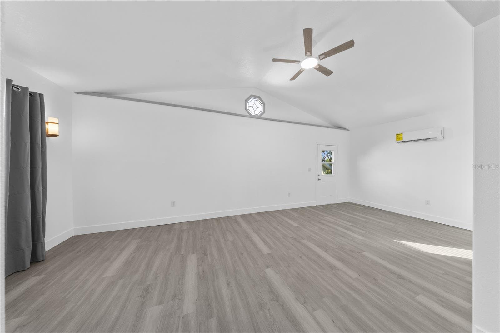 Single Family Residence at LAKE DEXTER WOODS I, WINTER HAVEN, photo 16 of 38