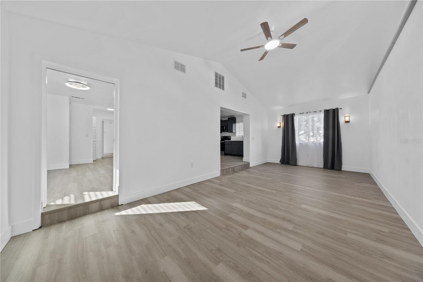 Single Family Residence at LAKE DEXTER WOODS I, WINTER HAVEN, photo 17 of 38