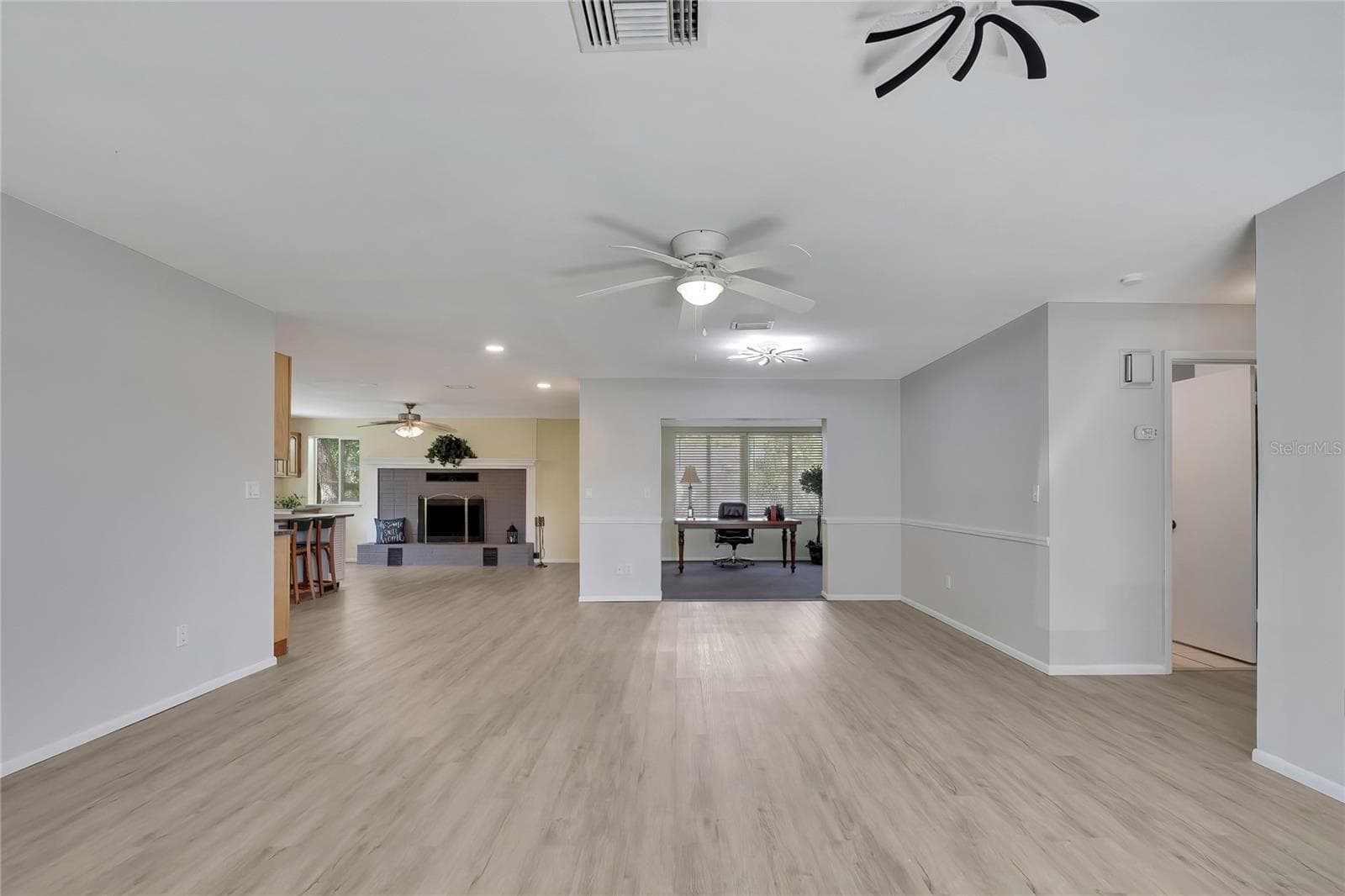 Living room - 1185 MACFARLANE AVE, SPRING HILL